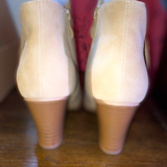 Journee Bootie - Picture 3 of 8